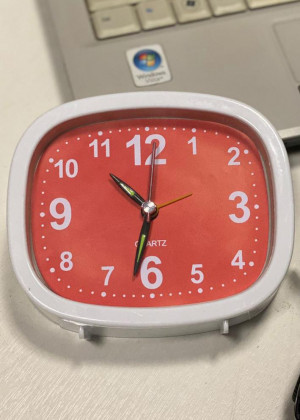 Часы будильник 20692814