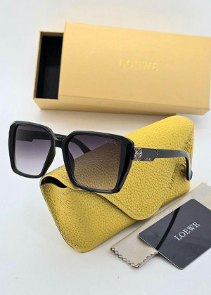 Набор женские солнцезащитные очки, коробка, чехол + салфетки 22931137