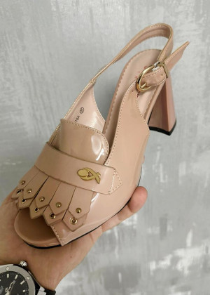 Босоножки на каблуке 23023099