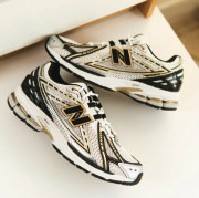 Кроссовки