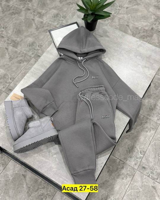 Спортивный костюм 22915402