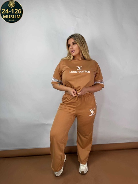 Спортивный костюм 22916360