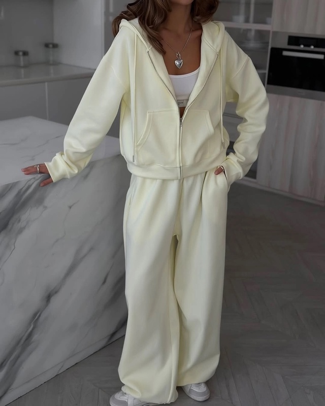 Спортивный костюм 22944624