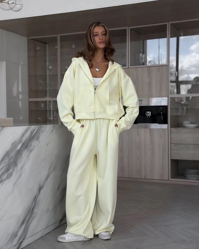 Спортивный костюм 22944624