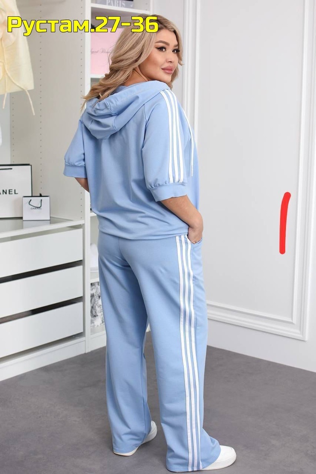 Спортивный костюм 22951839