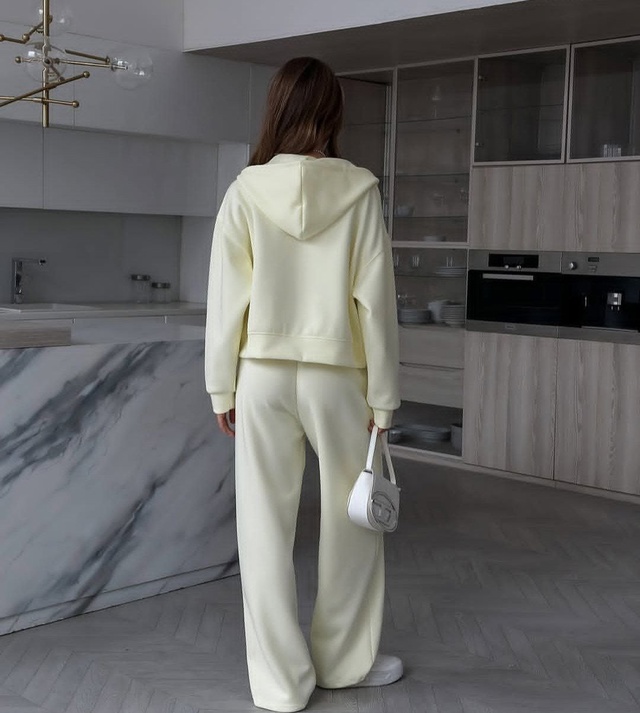 Спортивный костюм 22963613