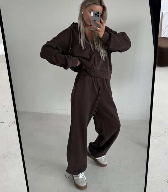 Спортивный костюм 22963613