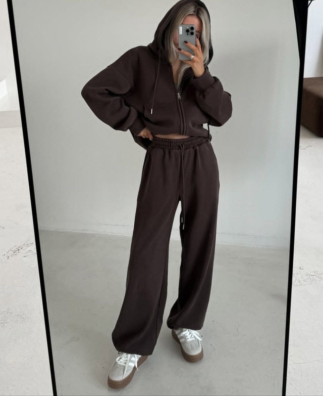 Спортивный костюм 22963613