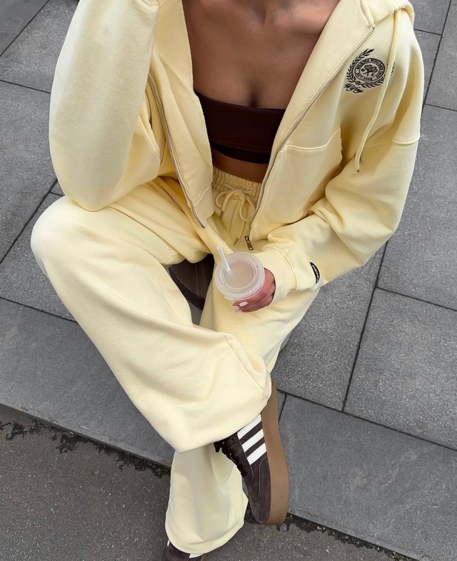 Спортивный костюм 22977193