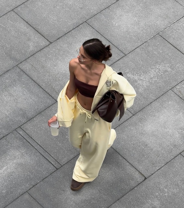 Спортивный костюм 22977193