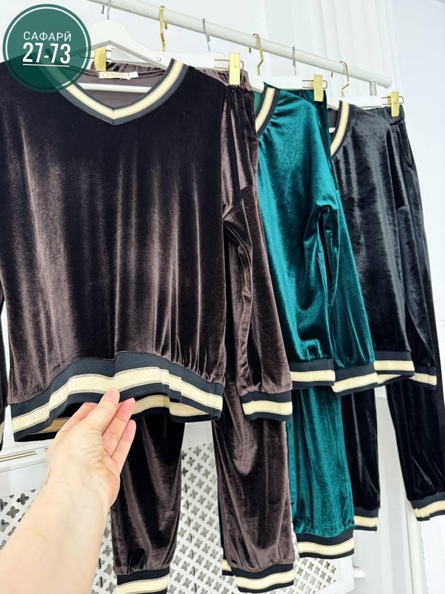 Спортивный костюм 22979160