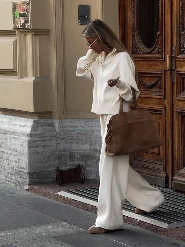 Спортивный костюм 22979980