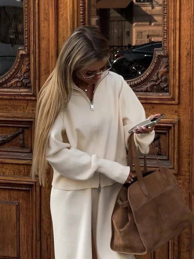 Спортивный костюм 22979980