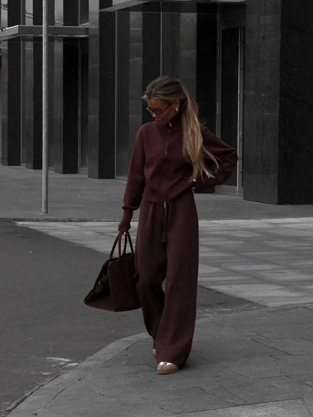 Спортивный костюм 22979980