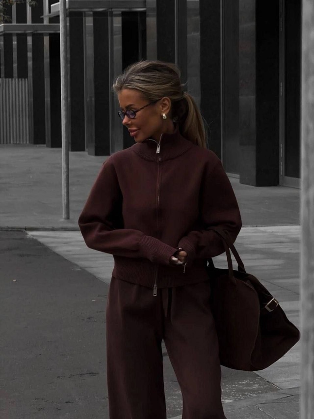 Спортивный костюм 22979980