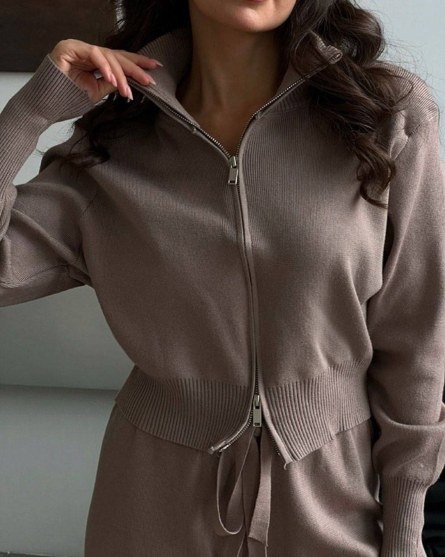 Спортивный костюм 22979980