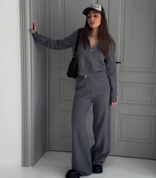 Спортивный костюм 22979980