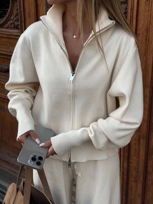 Спортивный костюм 22979980