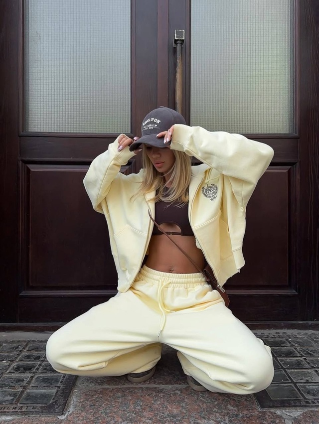 Спортивный костюм 22987627