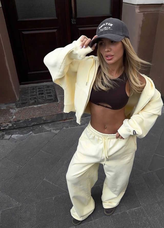 Спортивный костюм 22987627