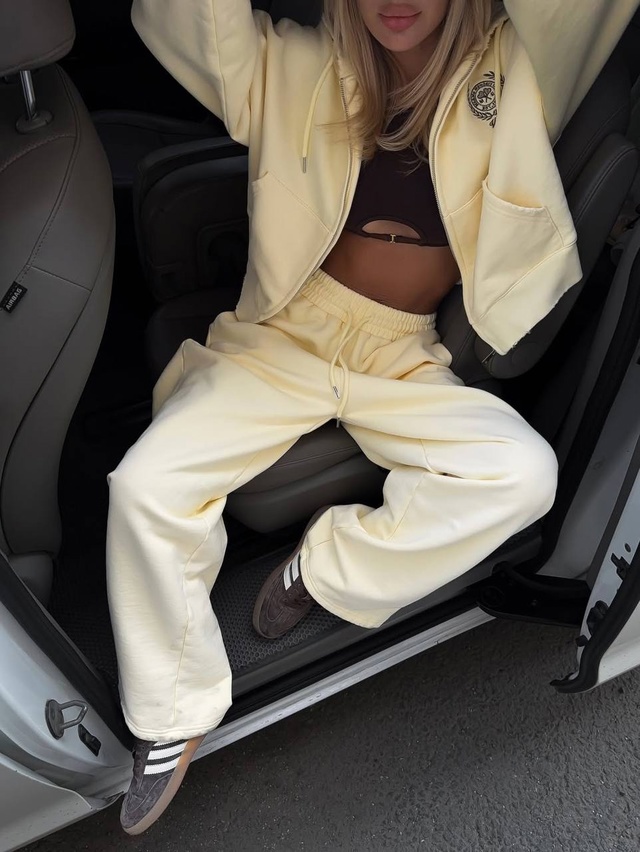 Спортивный костюм 22987627