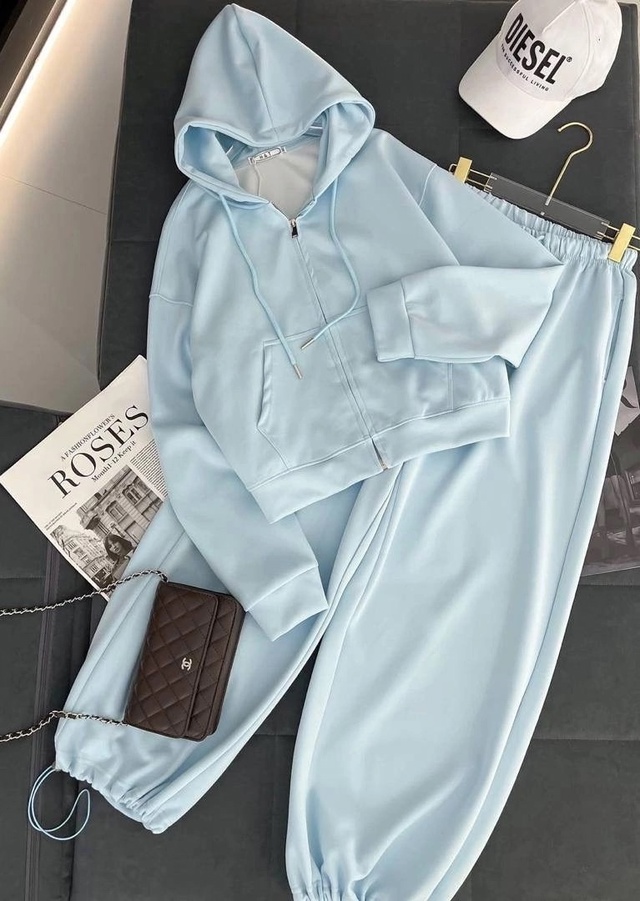 Спортивный костюм 22994760