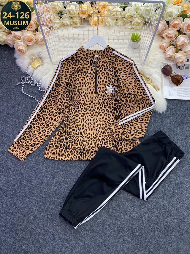 Спортивный костюм 22993604