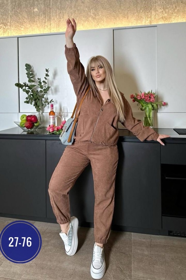 Спортивный костюм 22996628