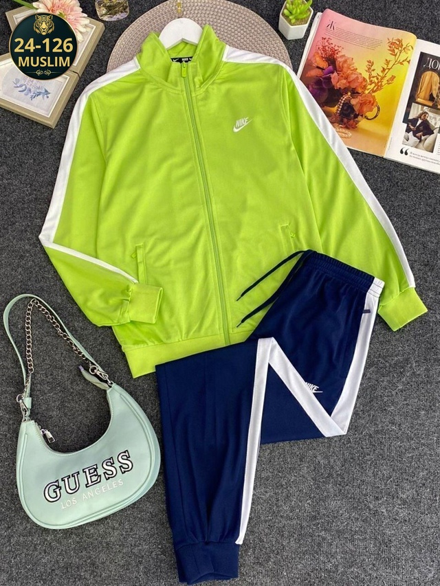 Спортивный костюм 23008069