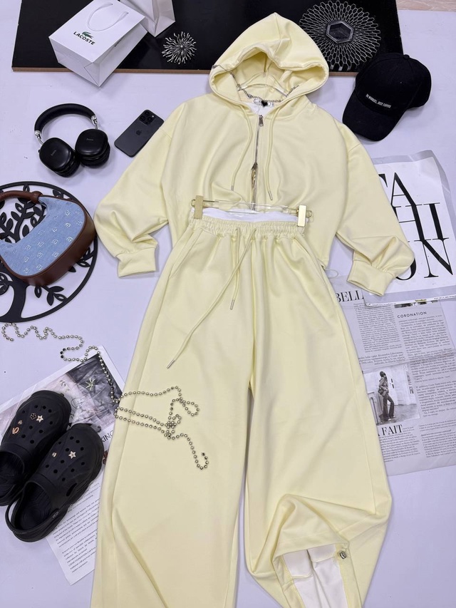 Спортивный костюм 23016779