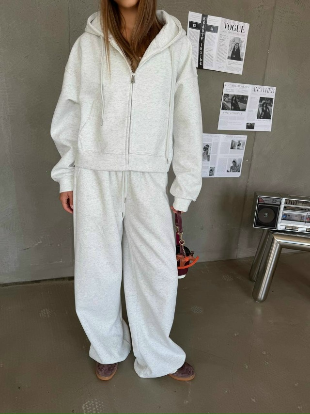 Спортивный костюм 23037515