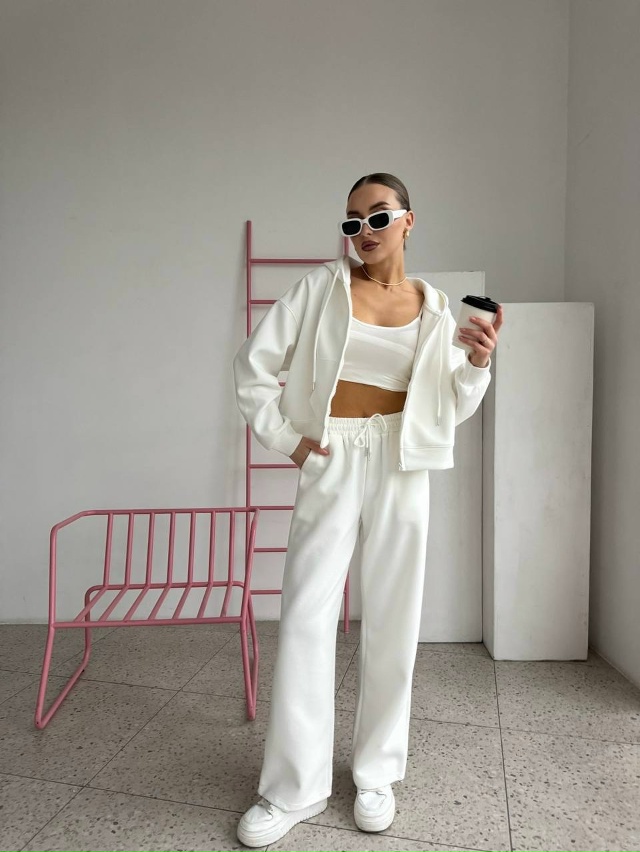 Спортивный костюм 23045853