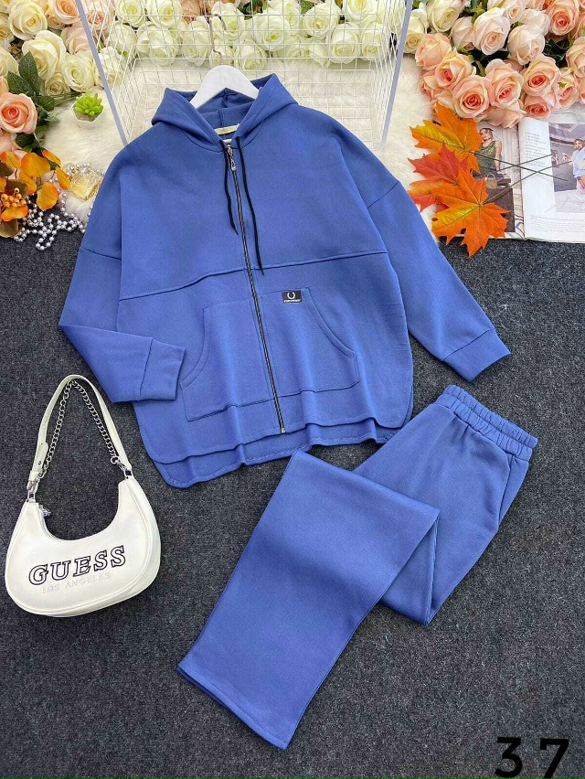 Спортивный костюм 23047879