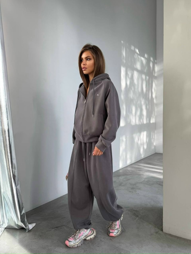 Спортивный костюм 23048738