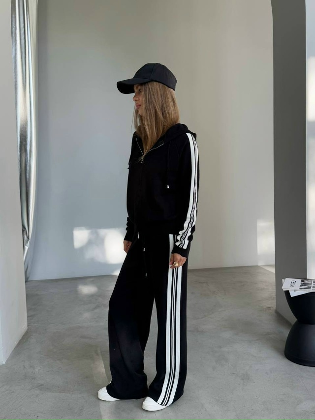 Спортивный костюм 23048272