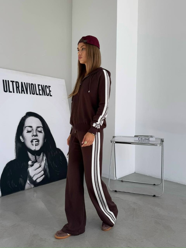 Спортивный костюм 23048271