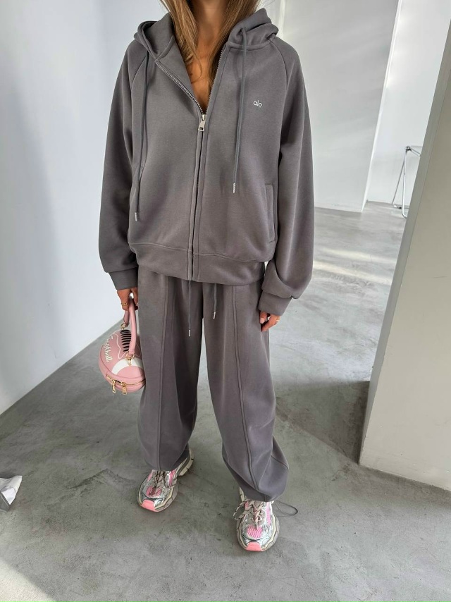 Спортивный костюм 23048738