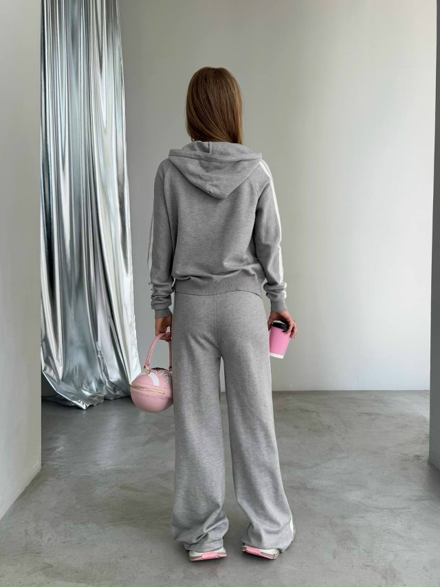 Спортивный костюм 23048129