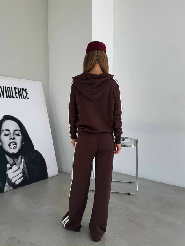 Спортивный костюм 23048271