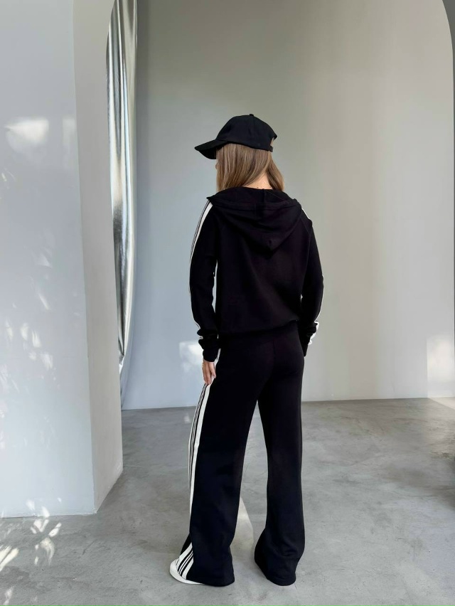 Спортивный костюм 23048272