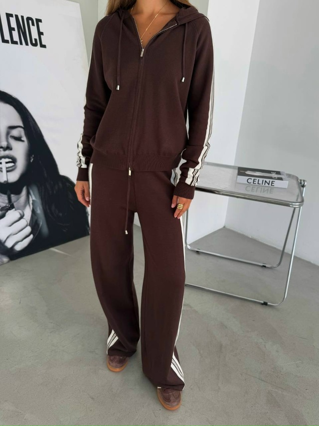 Спортивный костюм 23048271