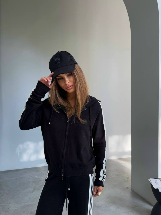 Спортивный костюм 23048272