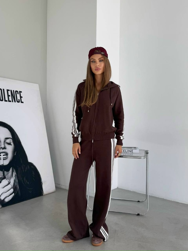 Спортивный костюм 23048271