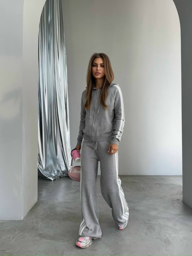 Спортивный костюм 23048129