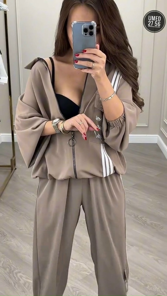 Спортивный костюм 23054916