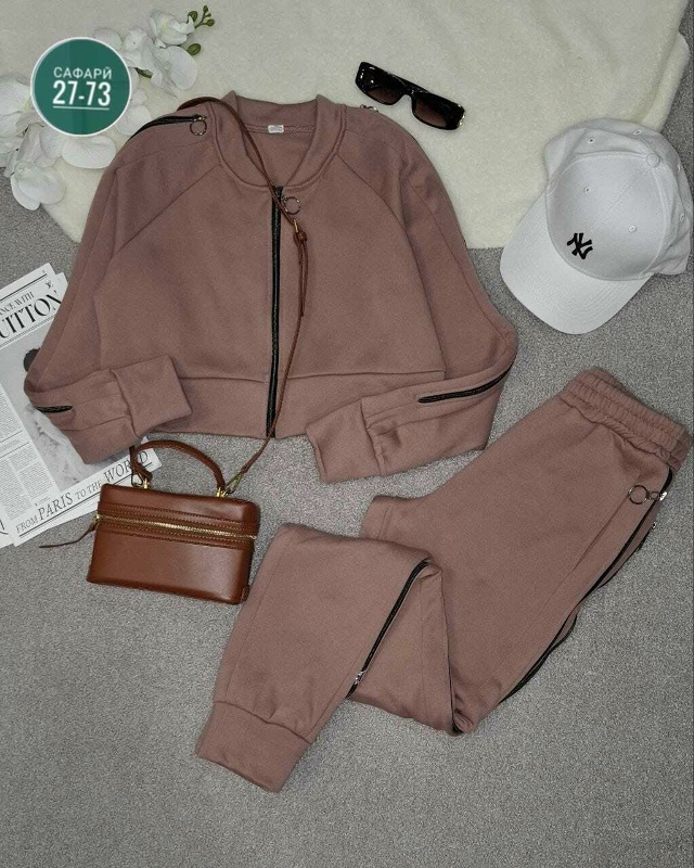 Спортивный костюм 23056745