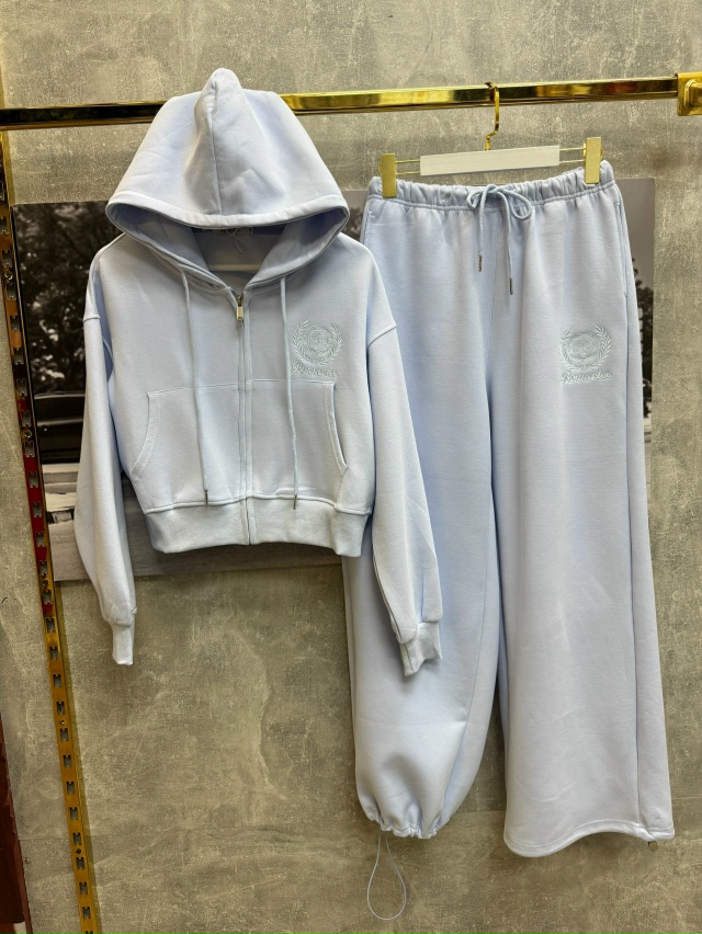 Спортивный костюм 23058875