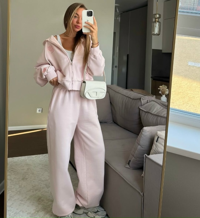 Спортивный костюм 23058875