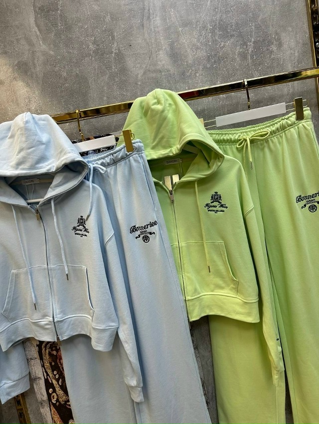 Спортивный костюм 23059697