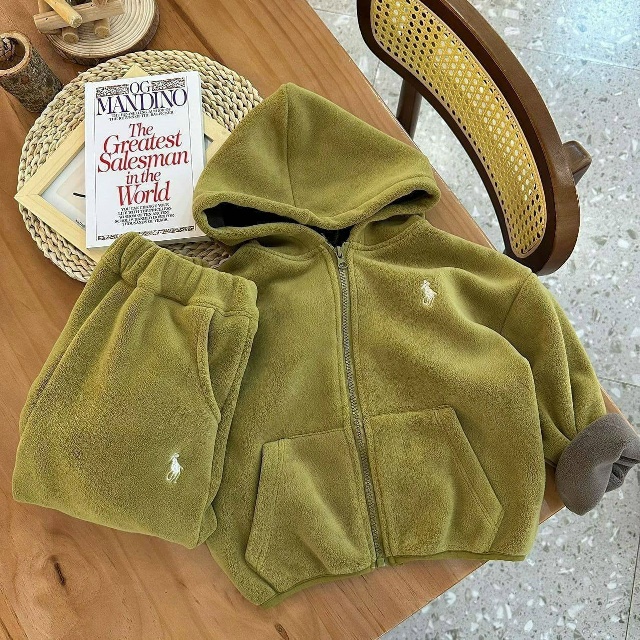 Спортивный костюм 23060630